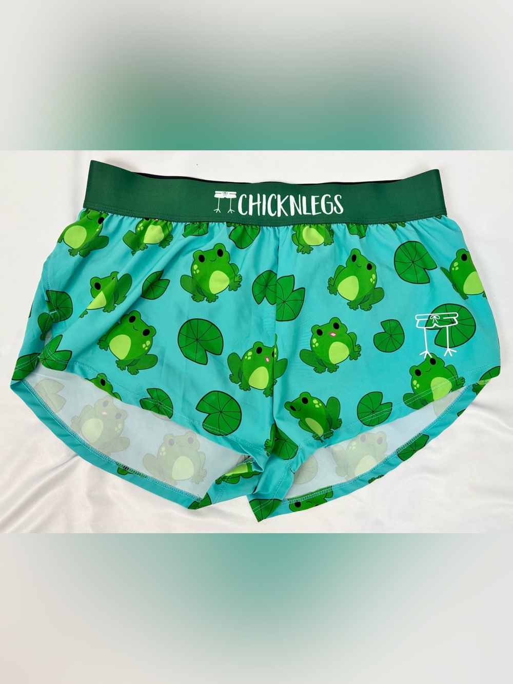 Chicknlegs Green Frog Toad Animal Running Shorts Athletic Women Large 1.5”